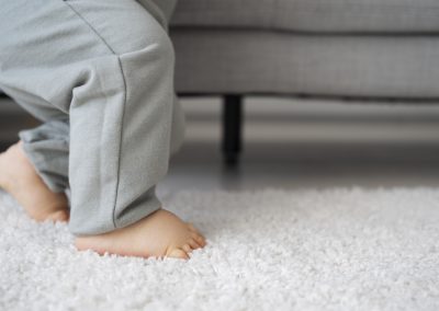 Moquette et allergies : Comment bien l’entretenir pour un intérieur sain ?