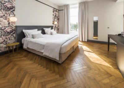 Parquet en chevron ou bâtons rompus : quel style choisir ?